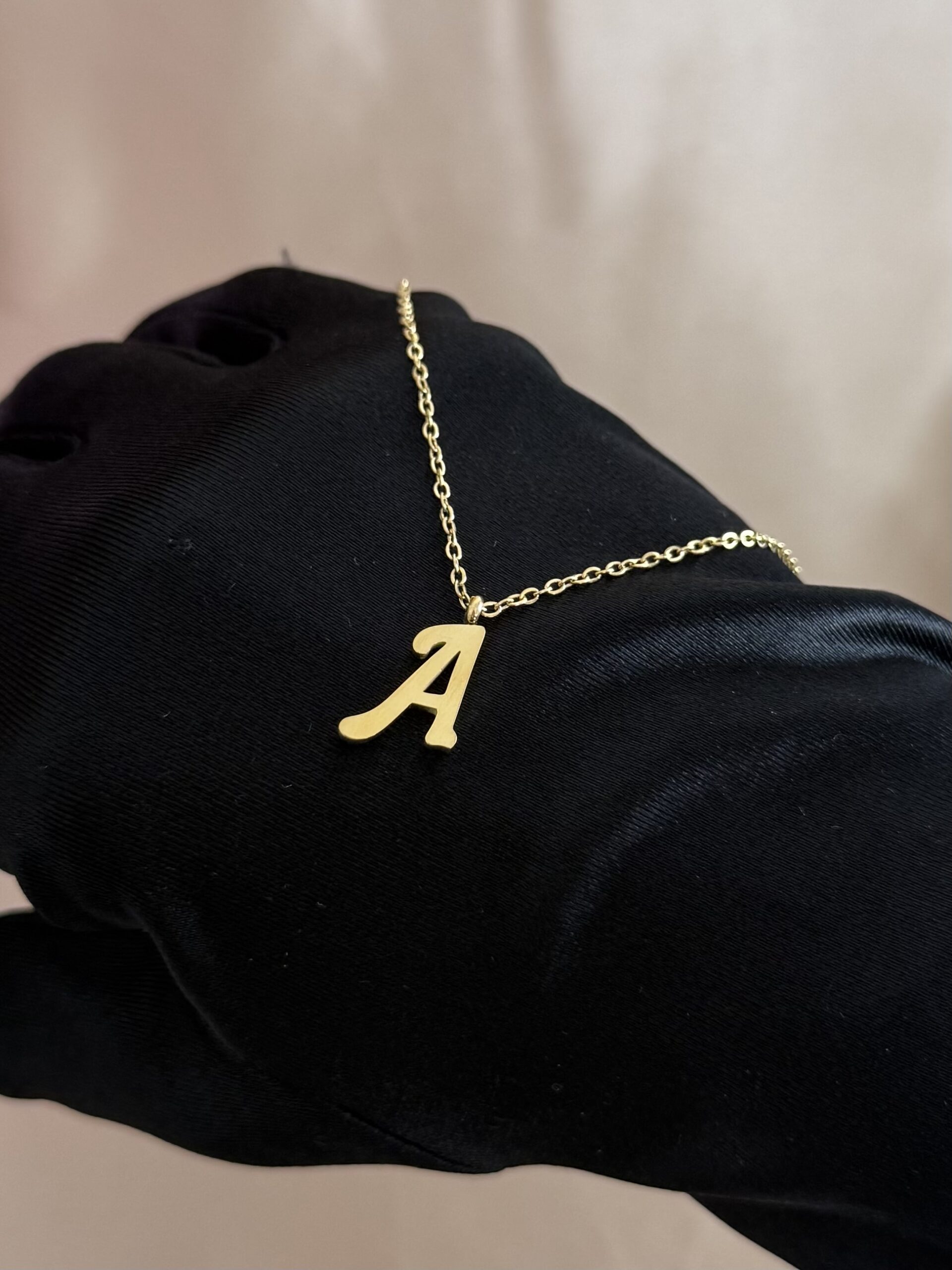 Varse me shkronjen “A”