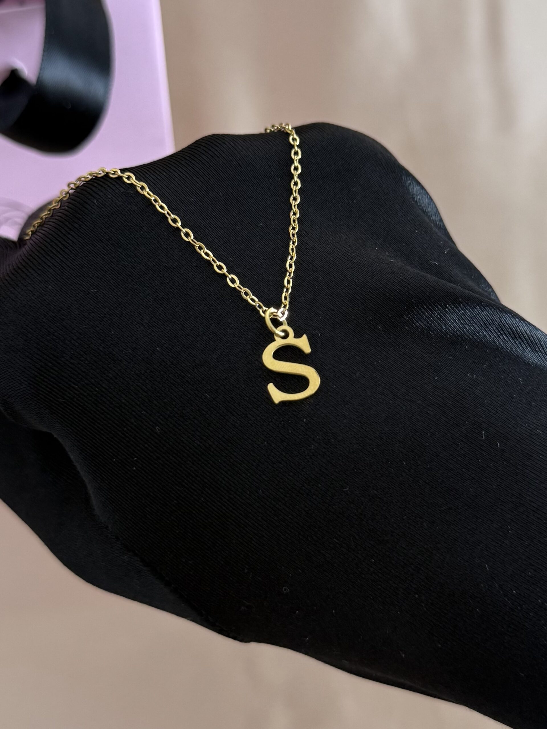 Varse me shkronje “S”